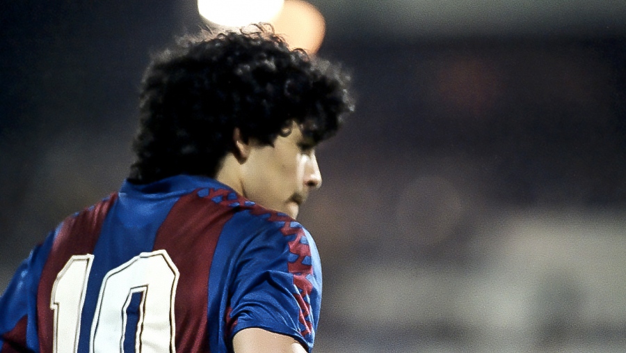 Μια φανέλα βαριά σαν Ιστορία - Μετά τον Maradona, τον Ronaldinho και τον Messi, το... «10» της Barca βρήκε νέο κάτοχο