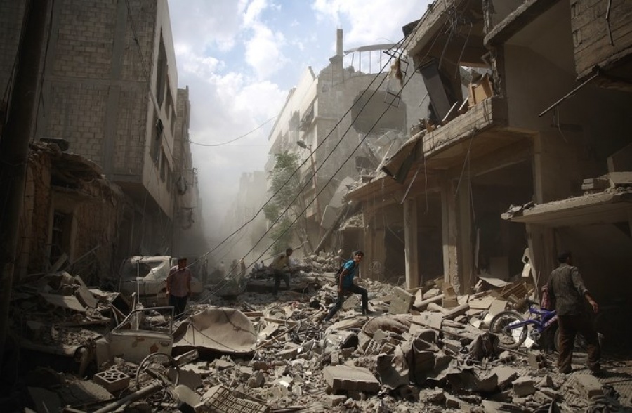 Συρία: Αεροπορικές επιδρομές στο τελευταίο οχυρό των τζιχαντιστών – Δεκάδες νεκροί άμαχοι