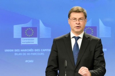 Dombrovskis: Η ευρωπαϊκή οικονομία επιβραδύνεται, αλλά ακόμα αναπτύσσεται