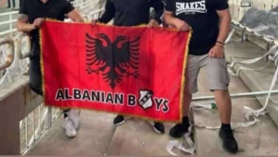 Κρητ-peria; Ντροπιαστική σημαία των οπαδών του ΟΦΗ στο τελικό του ΟΑΚΑ