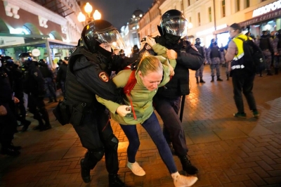 Ρωσία: Διαδηλώσεις κατά της επιστράτευσης και εκατοντάδες συλλήψεις