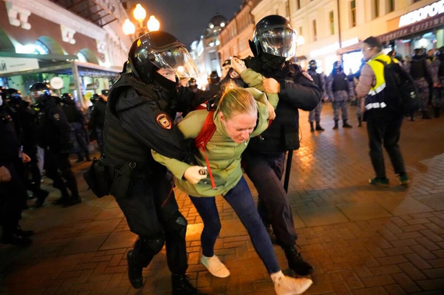 Ρωσία: Διαδηλώσεις κατά της επιστράτευσης και εκατοντάδες συλλήψεις
