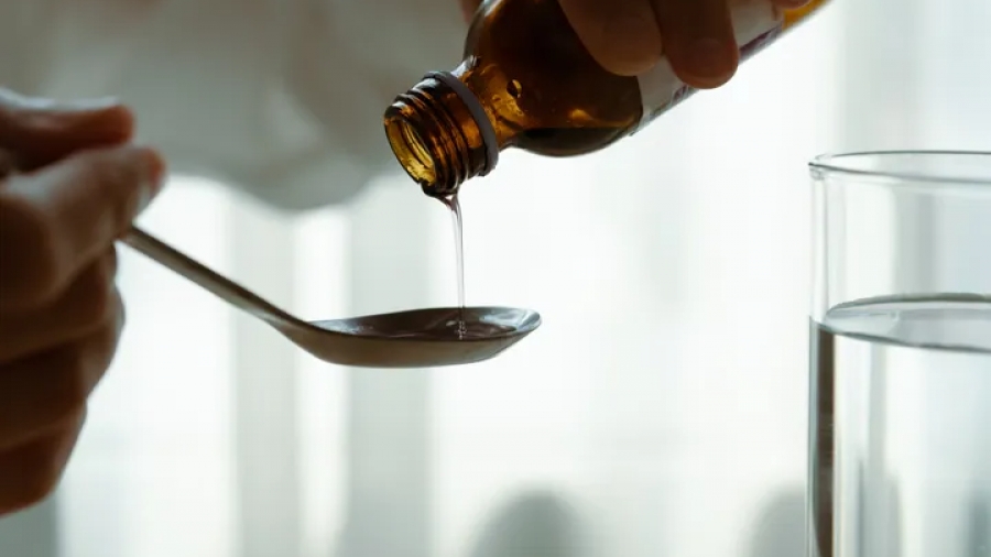 Σιρόπια για τον βήχα οδηγούν στον θάνατο δεκάδες παιδιά; Συναγερμός για τις ένοχες ουσίες - Ανεστάλησαν οι πωλήσεις σε Ινδία, Ινδονησία