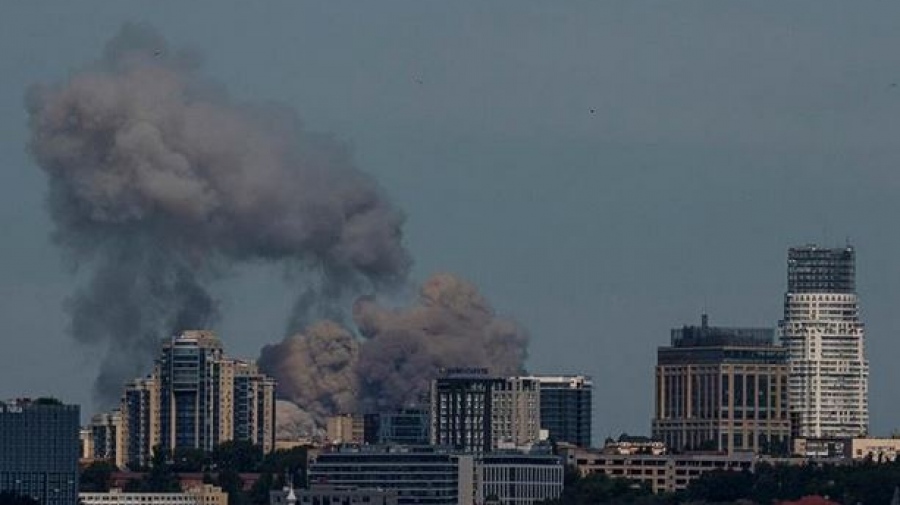 Μπαράζ εκρήξεων σε Κίεβο και Pogrebny στην περιοχή του Κιέβου – Κόλαση φωτιάς και χάους και στην Zaporizhia