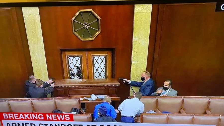 ΗΠΑ: Με τα όπλα στα χέρια οι άνδρες των υπηρεσιών ασφαλείας στο Καπιτώλιο