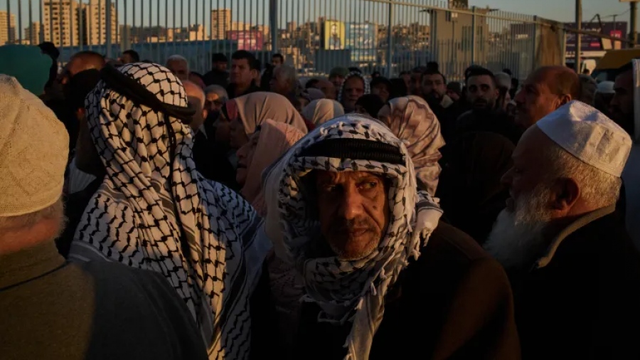 Παλαιστίνιοι αποκλείστηκαν από τον ιερό χώρο την πρώτη Παρασκευή του Ραμαζανιού - Ανώτατο όριο 10.000 πιστοί