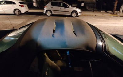 Άγνωστοι προκάλεσαν ζημιές σε δύο αυτοκίνητα του πρώην υπουργού Αργύρη Ντινόπουλου