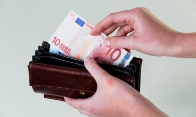 Στα 850 ευρώ ο κατώτατος μισθός με τη νέα οδηγία της Ευρωπαικής Ένωσης