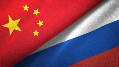 Politico: Η Ευρώπη έχει «αξιόπιστες πληροφορίες» ότι η Κίνα εξετάζει τη στρατιωτική στήριξη της Ρωσίας