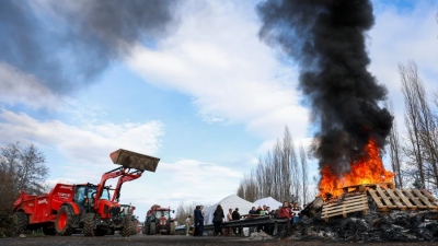 Ψεκασμοί με κοπριά στα κτίρια της κυβέρνησης - Μετά την Ελλάδα, χάος και στη Γαλλία με τους αγρότες - Γιατί ξέσπασαν