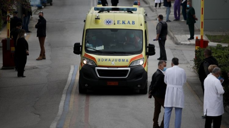 Επέκταση του υποχρεωτικού εμβολιασμού - Στη λίστα και οι εργαζόμενοι στο ΕΚΑΒ