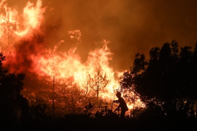 Η Ελλάδα καίγεται: Ανεξέλεγκτα μέτωπα στον Έβρο, μεγαλώνει η απειλή, καταιγισμός από 112 - Άνιση και σκληρή μάχη  με 105 φωτιές