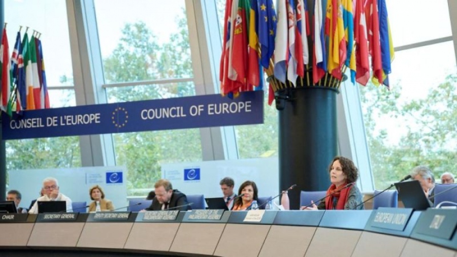 Aoife Nolan: Οι «ταλαιπωρημένοι» Ευρωπαίοι στρέφονται προς την ακροδεξιά