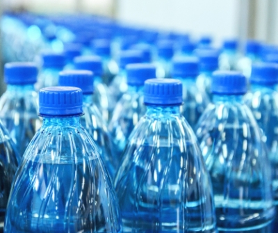 ΕΟΑΝ: Δεν ακριβαίνει το εμφιαλωμένο νερό που πωλείται σε πλαστική συσκευασία
