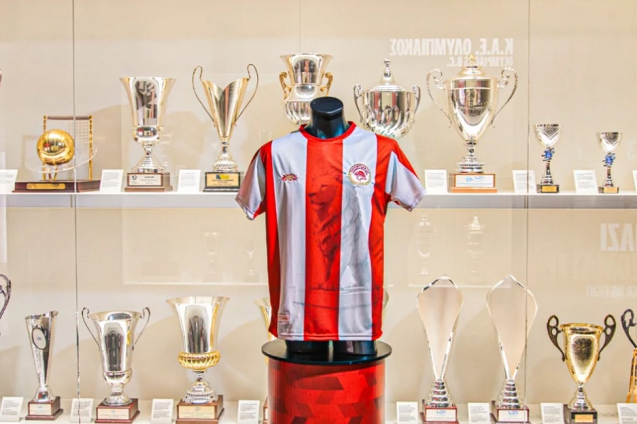 Ο Ολυμπιακός παρουσίασε την επετειακή φανέλα του Ερασιτέχνη για τα 100 χρόνια