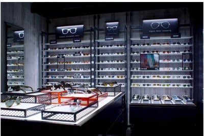 Kαρτέλ για να αυξήσει τις τιμές της ως 1.000% έφτιαξε η κατασκευάστρια των Ray-Ban, αναφέρει αγωγή αμερικανών καταναλωτών