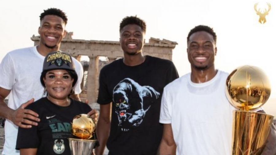 Υπέροχη κίνηση των Antetokounbros: Διαθέτουν τα μισά έσοδα από το e-shop τους στους πυρόπληκτους!