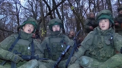 Κατά χιλιάδες σπεύδουν οι Βορειοκορεάτες για να πολεμήσουν στην Ουκρανία – Δελεάζονται από το χρήμα και τη δόξα