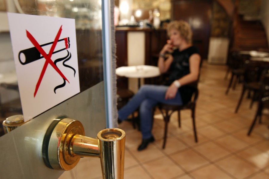 Τι προβλέπει η εγκύκλιος για τον αντικαπνιστικό νόμο - Που απαγορεύεται το κάπνισμα