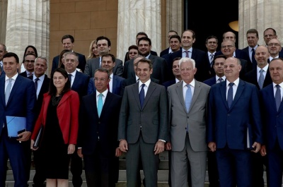 Aναστέλλονται μέχρι νεοτέρας τα σχέδια περί κυβερνητικού ανασχηματισμού, την γλυτώνει ο υπουργός άμυνας