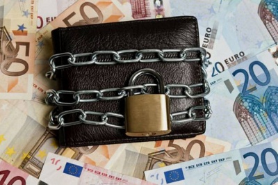 Κλιμακωτός ακατάσχετος τραπεζικός λογαριασμός: Γιατί παραμένει ακόμα ανενεργός - Τα επόμενα βήματα του ΥΠΟΙΚ