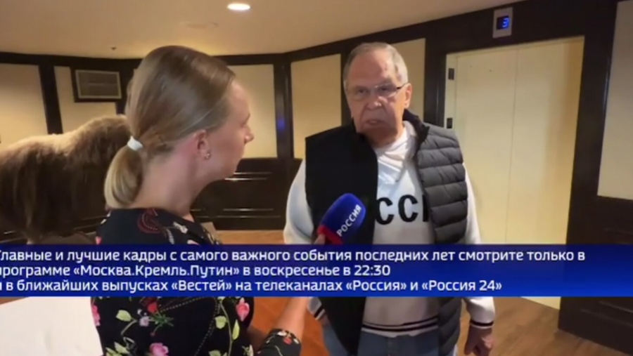 «Η Ουκρανία αποτελεί μέρος της χώρας μου» - Ψυχίατρος αποκωδικοποιεί το μπλουζάκι «ΕΣΣΔ» του Lavrov