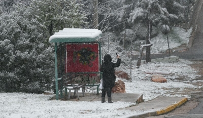 Τρίκαλα: Χιόνισε στα ορεινά - Καταπτώσεις βράχων από την κακοκαιρία