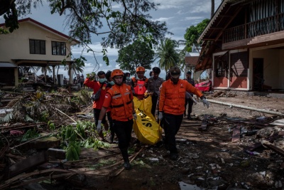 Ινδονησία: Φόβοι για νέο τσουνάμι, στους 429 οι νεκροί – Περισσότεροι από 1.400 οι τραυματίες