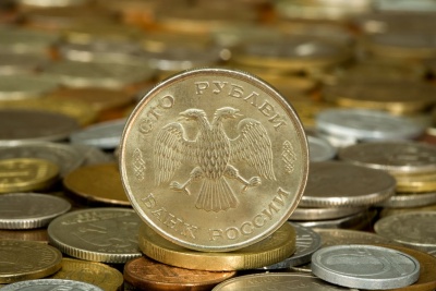 Υπό πίεση το ρούβλι, στα 70,16/δολ. - Στο -19% από τις αρχές του 2018