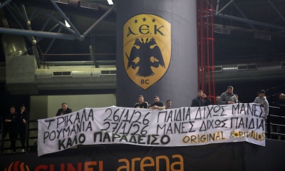 Ανατριχιαστικό πανό οπαδών της ΑΕΚ για ΠΑΟΚ και Βιολάντα: «Παιδιά δίχως μάνες - Μάνες δίχως παιδιά»