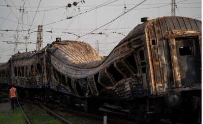 Εντυπωσιακό χτύπημα – Οι Ρώσοι βομβάρδισαν ουκρανικό στρατιωτικό τρένο, φορτωμένο με τανκς