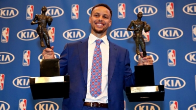 Steph Curry: Η μαγευτική χρονιά του πρώτου ομόφωνου MVP στην ιστορία του NBA