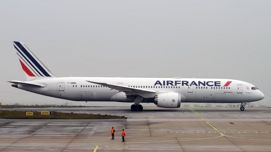 Γαλλία: 15 δισ. ευρώ για τη στήριξη των αερομεταφορών