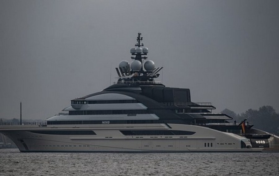 Έγινε και αυτό – Το γιοτ Ρώσου δισεκατομμυριούχου διέσχισε τα Στενά του Hormuz