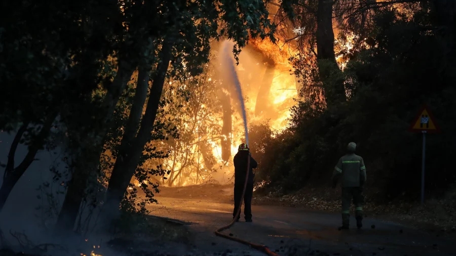 Φωτιές - Στο νοσοκομείο 5 τραυματίες - Τραυματίστηκε Ισραηλινός πυροσβέστης