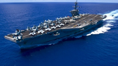 Νέα εξέλιξη: Το αμερικανικό αεροπλανοφόρο USS Carl Vinson αποβιβάζεται στη Σιγκαπούρη εν μέσω εντάσεων Κίνας-Φιλιππίνων