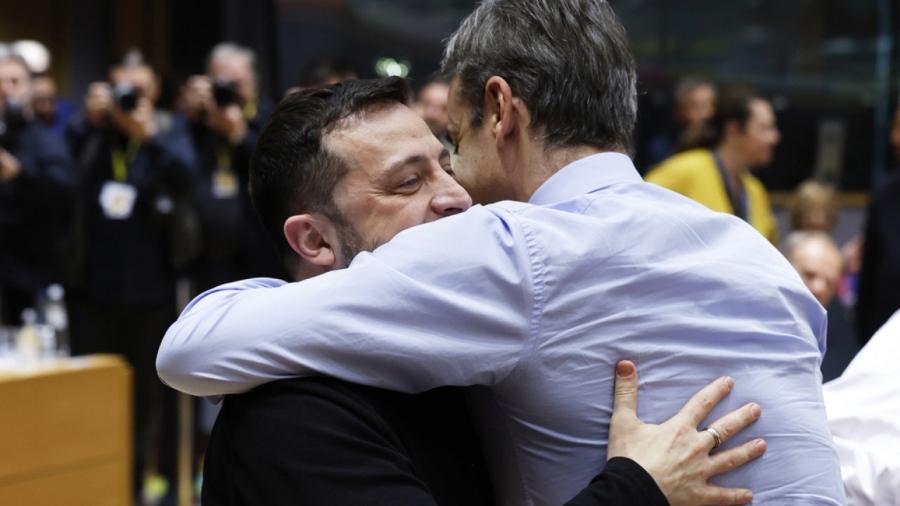 The embrace of the vicious: Why Zelensky came running to Mitsotakis - We will pay a fortune for gas to Ukraine
