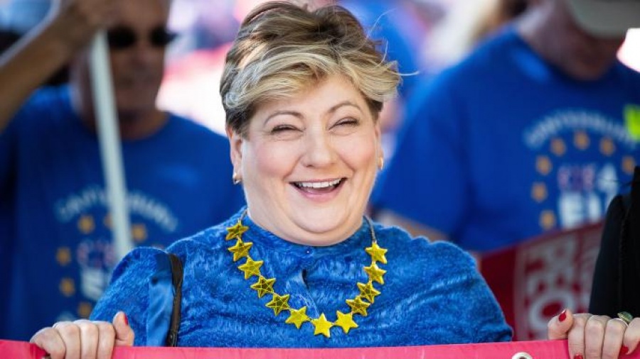 Thornberry: Επίσημα υποψήφια για την ηγεσία των Εργατικών