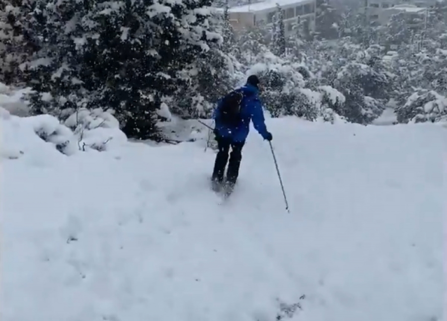 Σκι στο λόφο της Φιλοθέης έκανε ο πρέσβης της Νορβηγίας