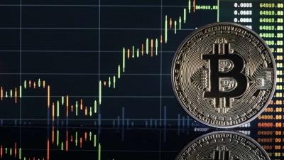 Η  μετάλλαξη Omicron πλήττει και τα κρυπτονομίσματα – Βουτιά έως και 20% για το Bitcoin