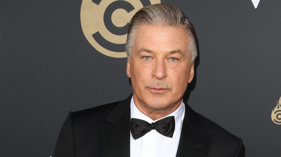 Alec Baldwin: «Γιατί μου δώσατε όπλο με αληθινές σφαίρες;» έλεγε με λυγμούς μετά την τραγωδία