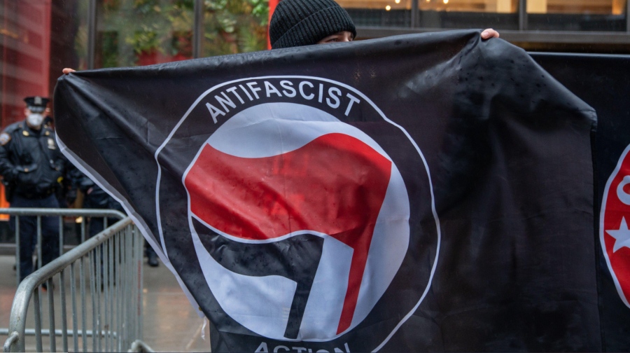 Στα βήματα του Trump, o Orban απαγορεύει στην Ουγγαρία τους Antifa ως τρομοκρατική οργάνωση