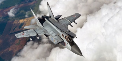 Το ρωσικό MiG – 31 ανεβαίνει στα 11.000 μέτρα για να χτυπήσει από τη στρατόσφαιρα τα αεροσκάφη του ΝΑΤΟ
