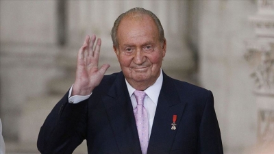 Ο Juan Carlos θα παραστεί στην κηδεία της Ελισάβετ μολονότι εκκρεμεί σε βάρος του δίωξη στη Βρετανία
