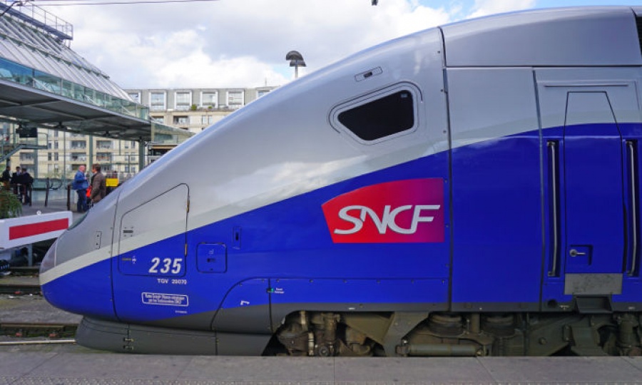 Γαλλία: Σε μείωση άνω των 2.000 θέσεων εργασίας προχωρούν οι δημόσιοι σιδηρόδρομοι
