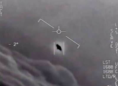 Το Πεντάγωνο έδωσε στη δημοσιότητα βίντεο που κατέγραψαν UFO