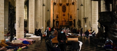 Έπειτα από δύο μήνες σταμάτησαν την απεργία τους οι περίπου 450 παράτυποι μετανάστες στις Βρυξέλλες