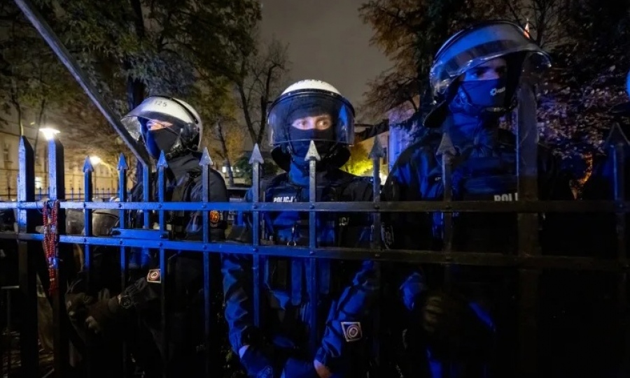 Πολιτική βόμβα στην Πολωνία: «Πρέπει να εγκαταλείψουμε την ΕΕ» – Το Polexit επιστρέφει στο προσκήνιο