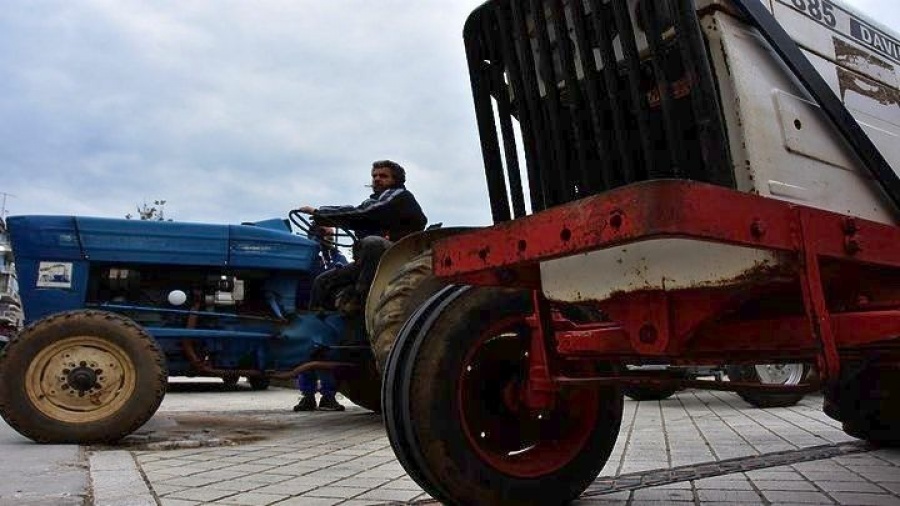 Σε αποκλεισμό της εθνικής οδού στις σήραγγες των Τεμπών, προσανατολίζονται οι αγρότες