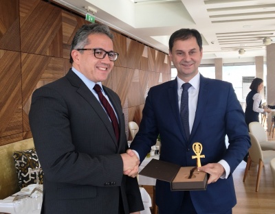 Συνάντηση Θεοχάρη με τον υπουργό Τουρισμού της Αιγύπτου για προώθηση κοινού προϊόντος